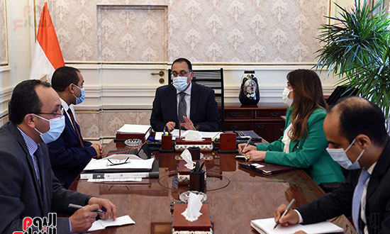 اجتماع رئيس الوزراء مع رئيس الجهاز المركزي للتنظيم والإدارة (2)
