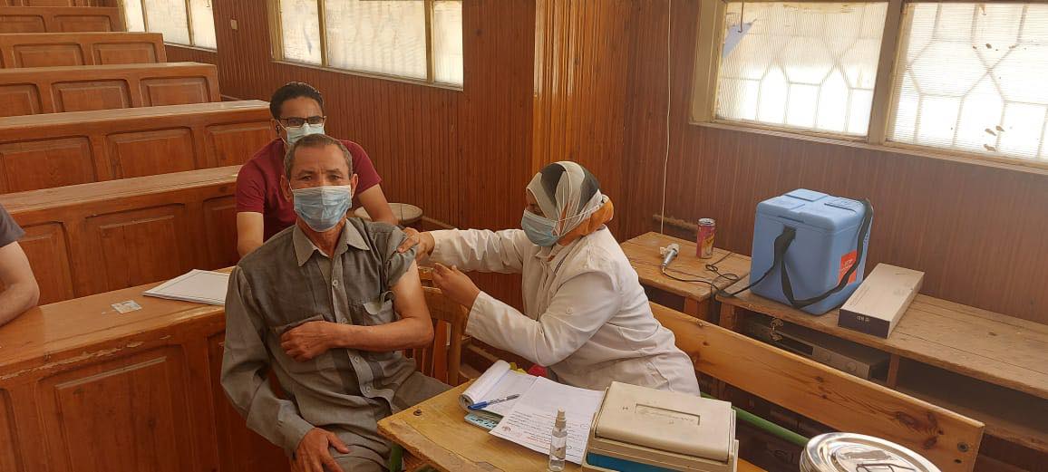 تطعيم اعضاء جامعة المنيا ضد فيروس كوورنا