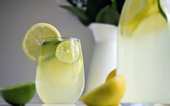 healthy-3-ingredient-lemonade-fbig1-1