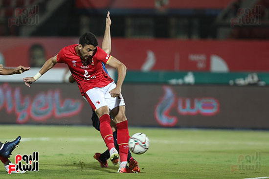 طاهر محمد طاهر لاعب الأهلي في مباراة بيراميدز