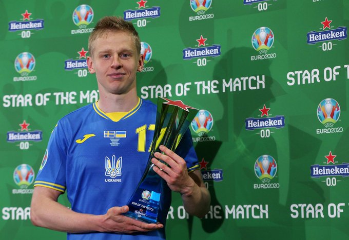 زينتشينكو يفوز بجائزة أفضل لاعب في مباراة أوكرانيا والسويد