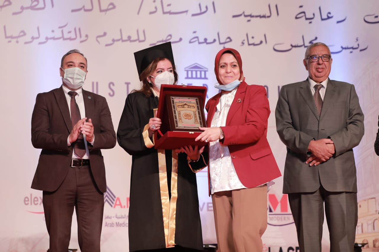 تخريج طلاب الزمالة بكلية طب الأسنان جامعة مصر للعلوم والتكنولوجيا (18)