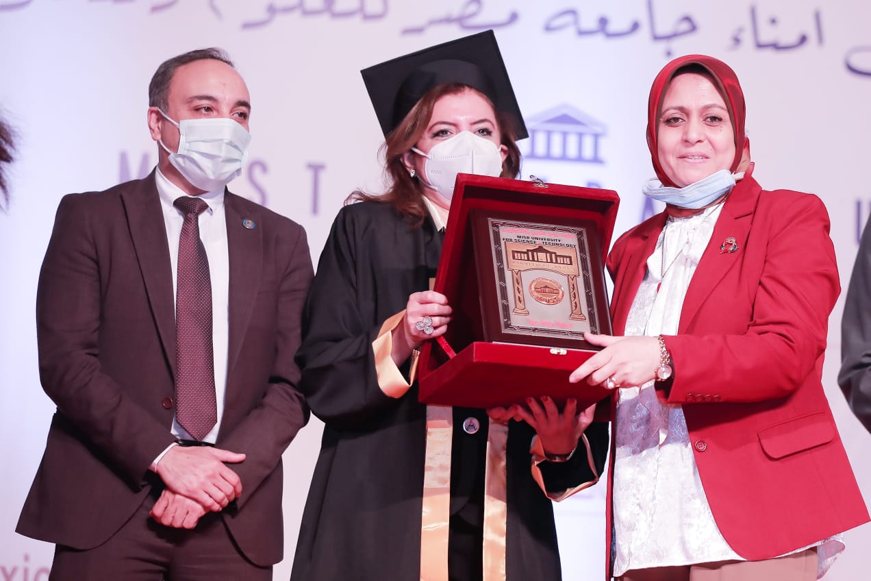تخريج طلاب الزمالة بكلية طب الأسنان جامعة مصر للعلوم والتكنولوجيا (16)