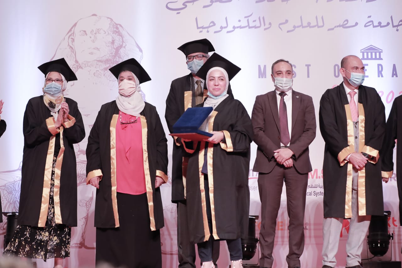 تخريج طلاب الزمالة بكلية طب الأسنان جامعة مصر للعلوم والتكنولوجيا (14)