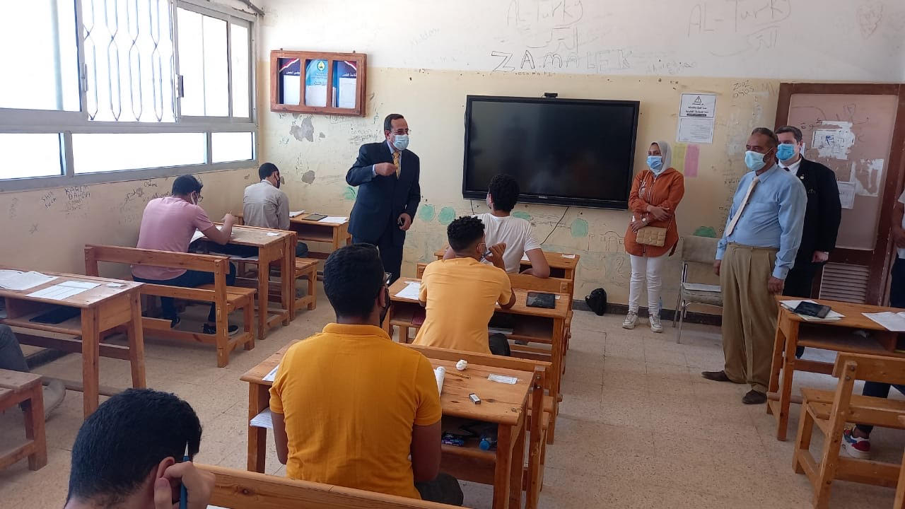 محافظ شمال سيناء يتفقد لجان الثانوية العامة