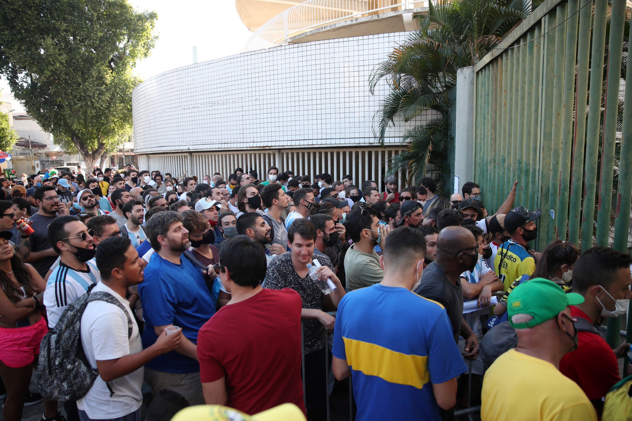 جماهير البرازيل والارجنتين (2)