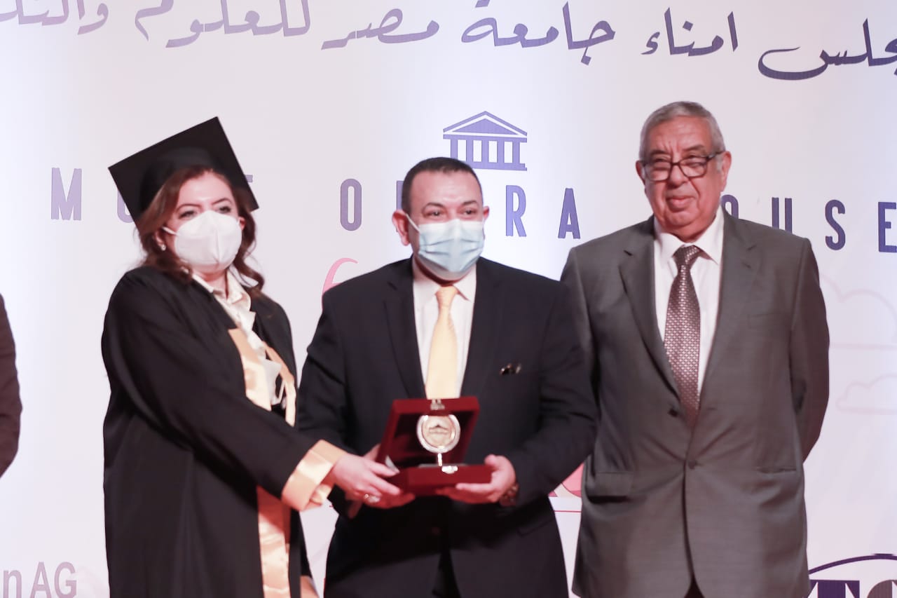 تخريج طلاب الزمالة بكلية طب الأسنان جامعة مصر للعلوم والتكنولوجيا (15)