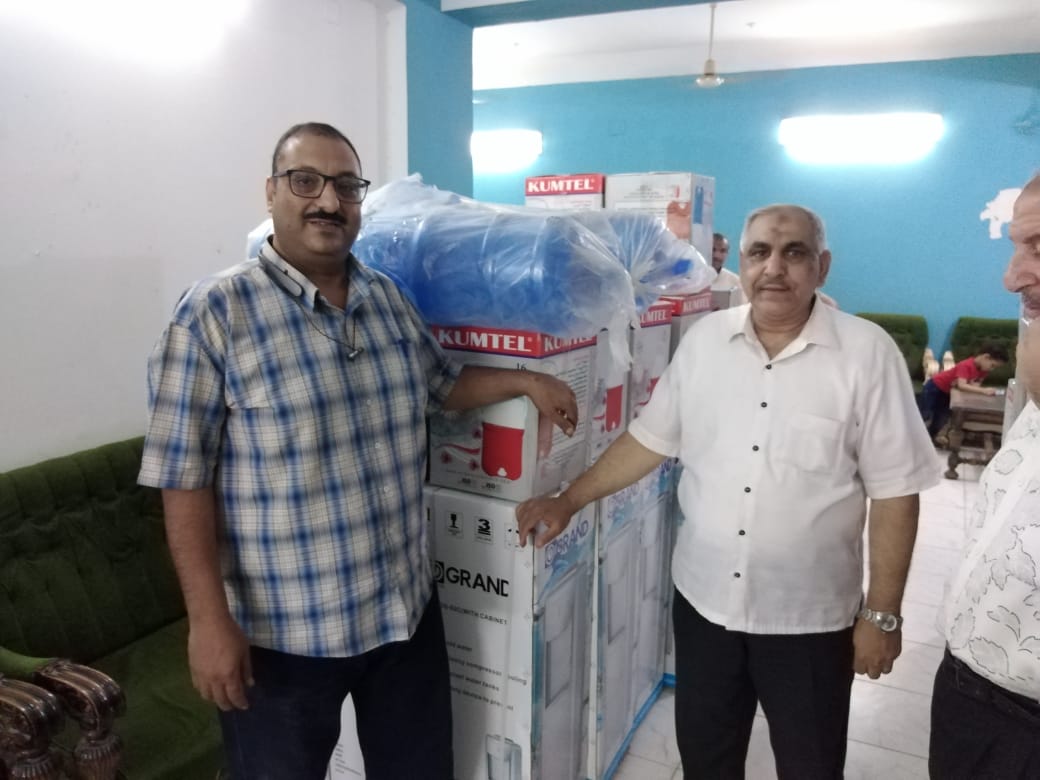 نقابة المعلمين توزع مبردات مياه على لجان الثانوية العامة ببنى سويف نقابة المعلمين توزع مبردات مياه على لجان الثانوية العامة ببنى سويف