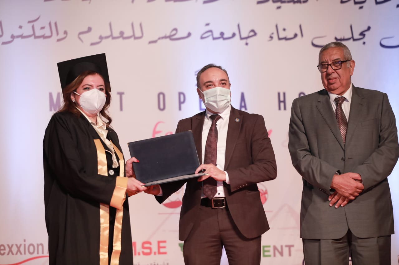 تخريج طلاب الزمالة بكلية طب الأسنان جامعة مصر للعلوم والتكنولوجيا (19)