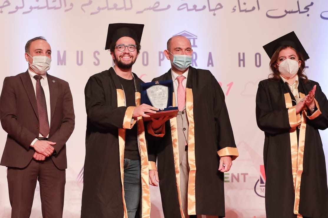 تخريج طلاب الزمالة بكلية طب الأسنان جامعة مصر للعلوم والتكنولوجيا (13)