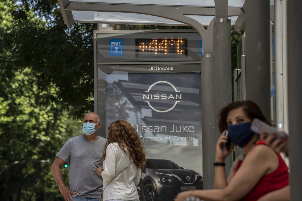 لوحة درجات الحرارة فى شوارع مدريد