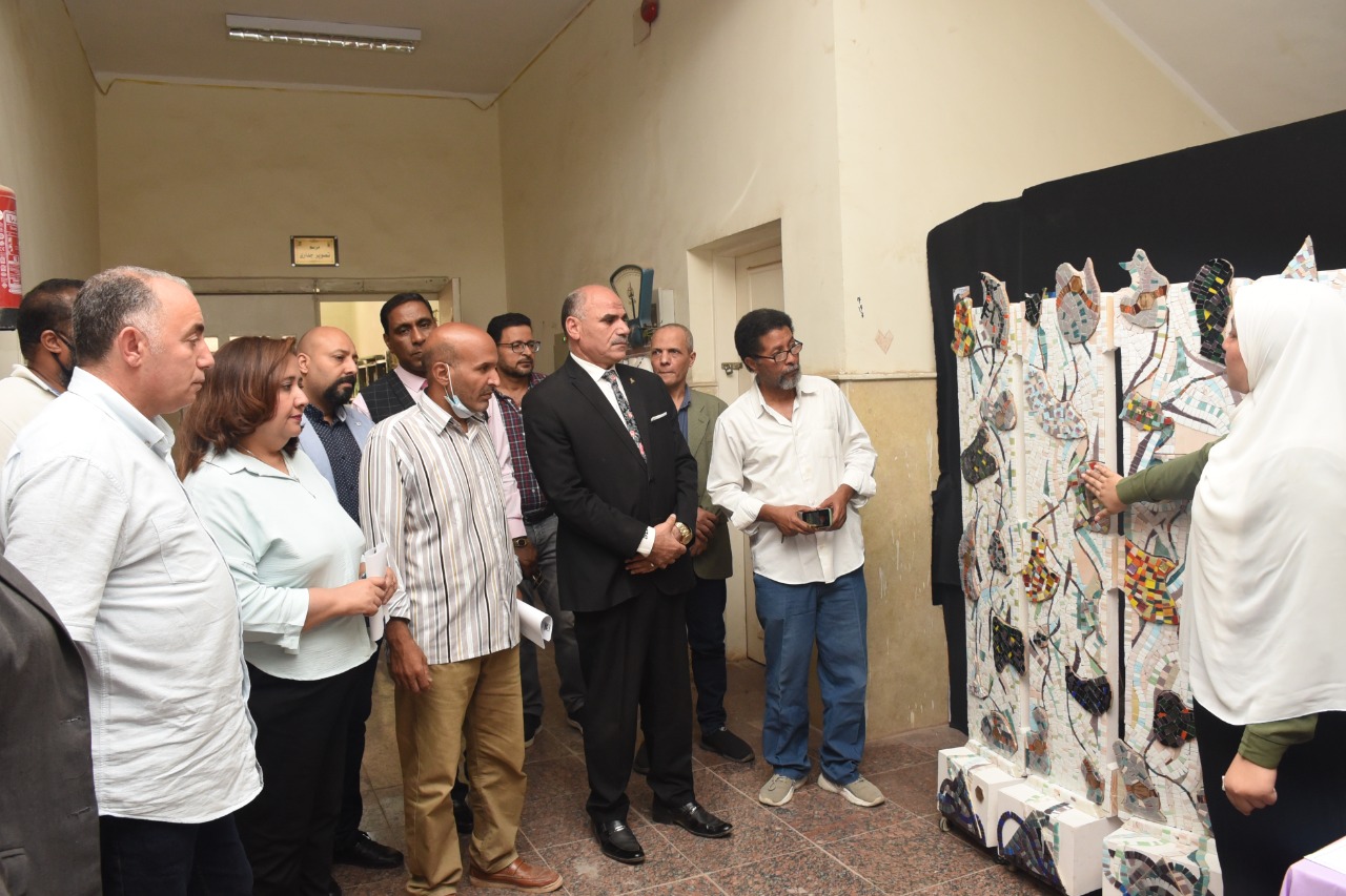 رئيس جامعة الأقصر يشهد تحكيم مشروعات التخرج بكلية الفنون الجميلة
