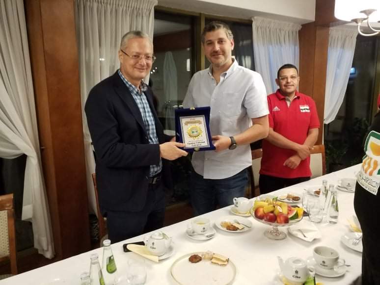 سفير مصر فى بولندا مع منتخب الطائرة