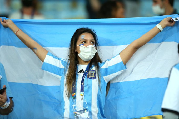 مشجعة أرجنتينية