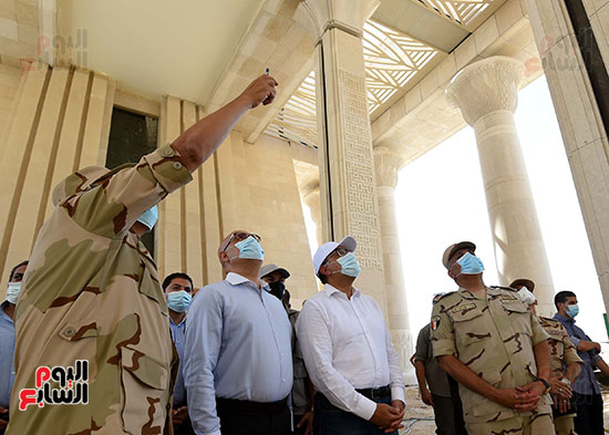 رئيس الحكومة يتفقد العاصمة الإدارية (8)