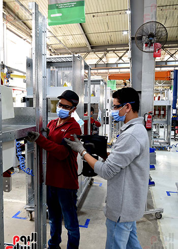 رئيس الوزراء يتفقد المصنع الإقليمى لشركة شنايدر إليكتريك بمدينة بدر (8)