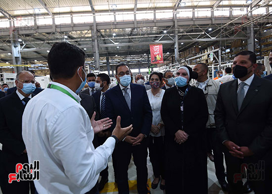 رئيس الوزراء يتفقد المصنع الإقليمى لشركة شنايدر إليكتريك بمدينة بدر (34)