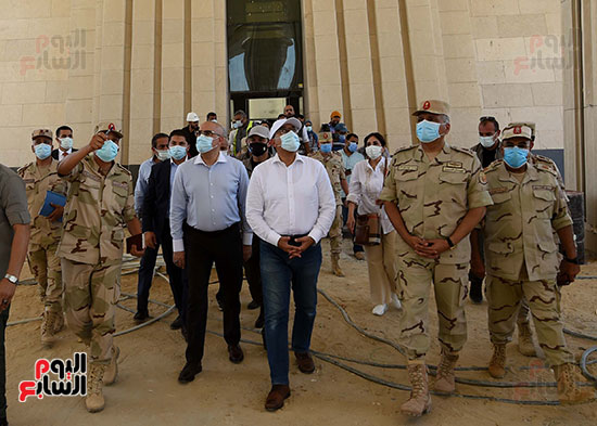 رئيس الحكومة يتفقد العاصمة الإدارية (7)