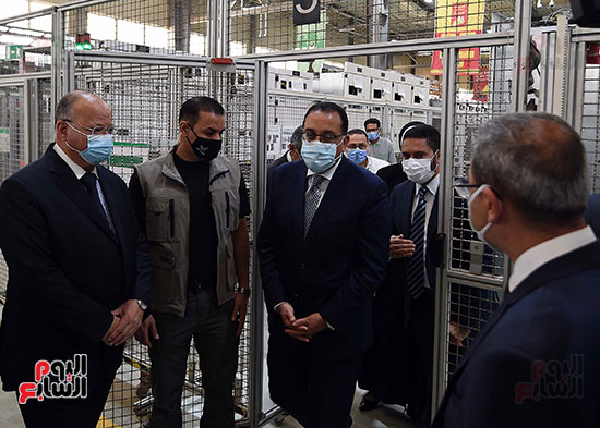رئيس الوزراء يتفقد المصنع الإقليمى لشركة شنايدر إليكتريك بمدينة بدر (32)