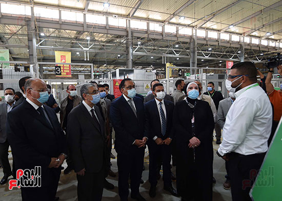 رئيس الوزراء يتفقد المصنع الإقليمى لشركة شنايدر إليكتريك بمدينة بدر (29)
