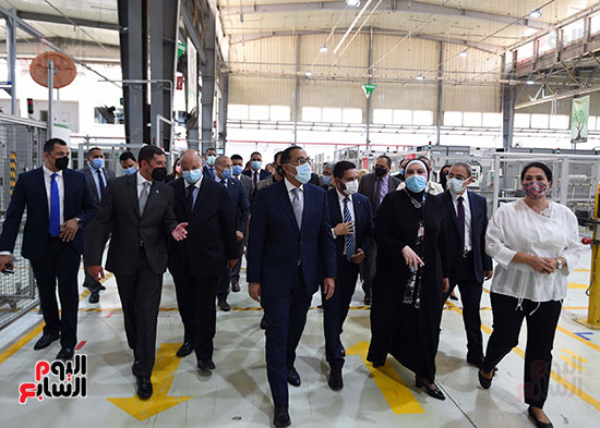 رئيس الوزراء يتفقد المصنع الإقليمى لشركة شنايدر إليكتريك بمدينة بدر (33)