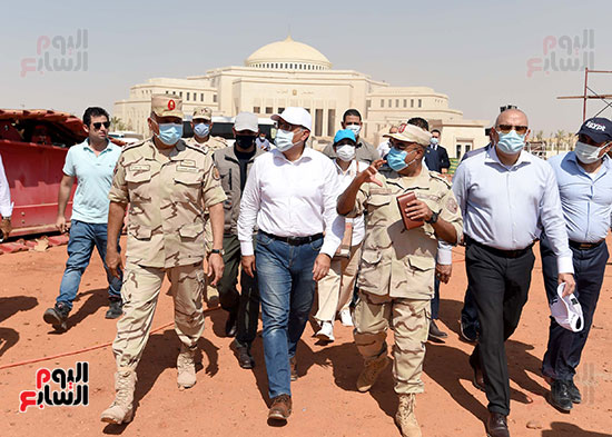 رئيس الحكومة يتفقد العاصمة الإدارية (16)
