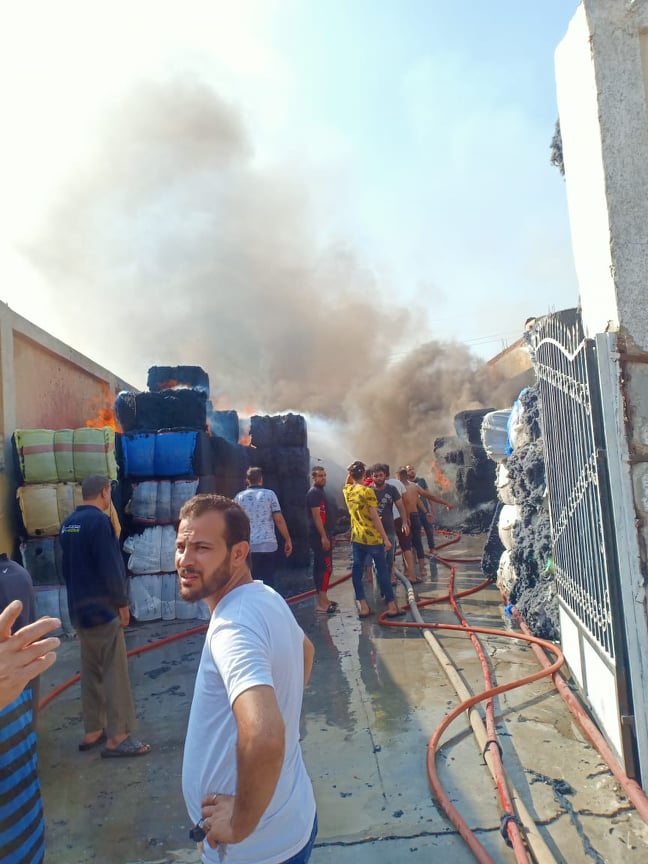 نشوب حريق في مصنع منسوجات بالعاشر من رمضان 01