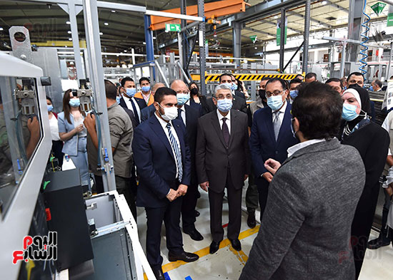 رئيس الوزراء يتفقد المصنع الإقليمى لشركة شنايدر إليكتريك بمدينة بدر (26)