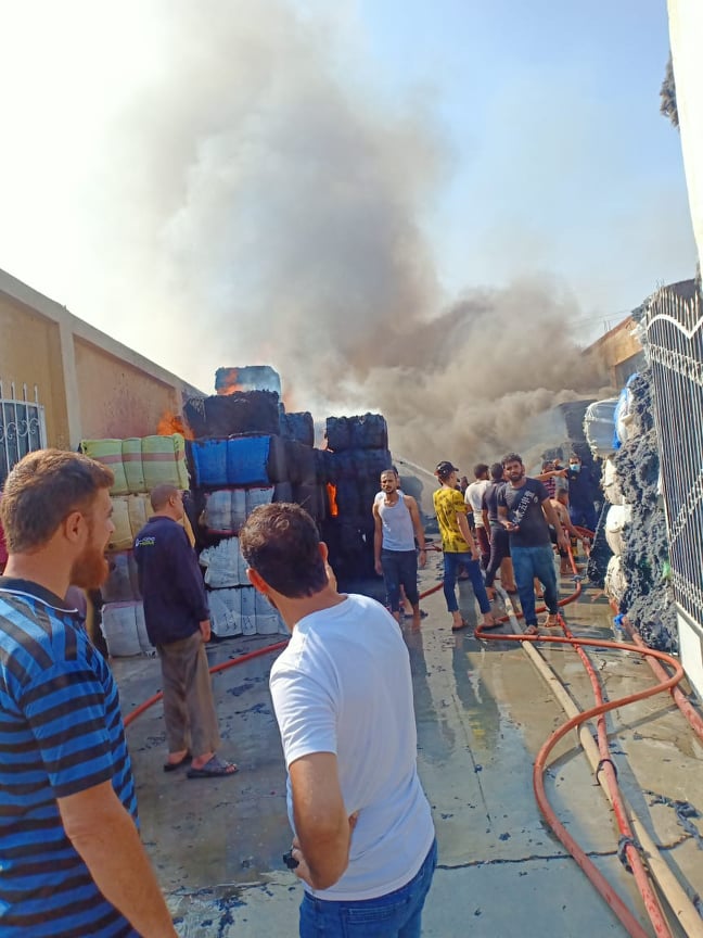 نشوب حريق في مصنع منسوجات بالعاشر من رمضان 02