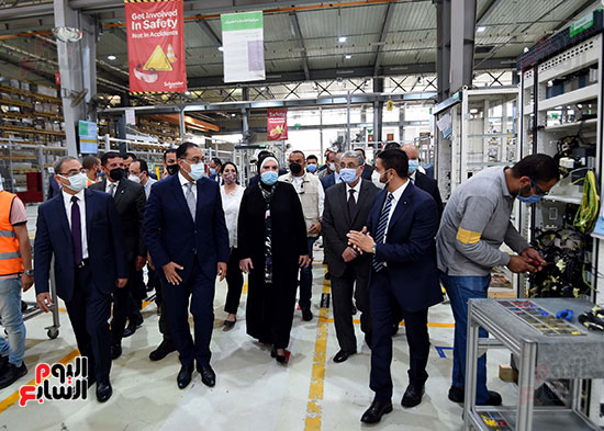 رئيس الوزراء يتفقد المصنع الإقليمى لشركة شنايدر إليكتريك بمدينة بدر (35)