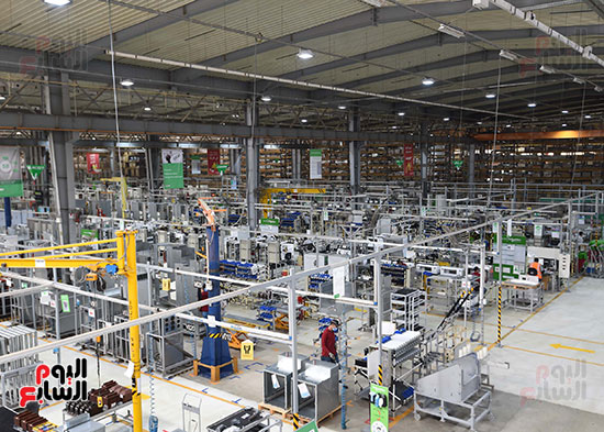 رئيس الوزراء يتفقد المصنع الإقليمى لشركة شنايدر إليكتريك بمدينة بدر (15)