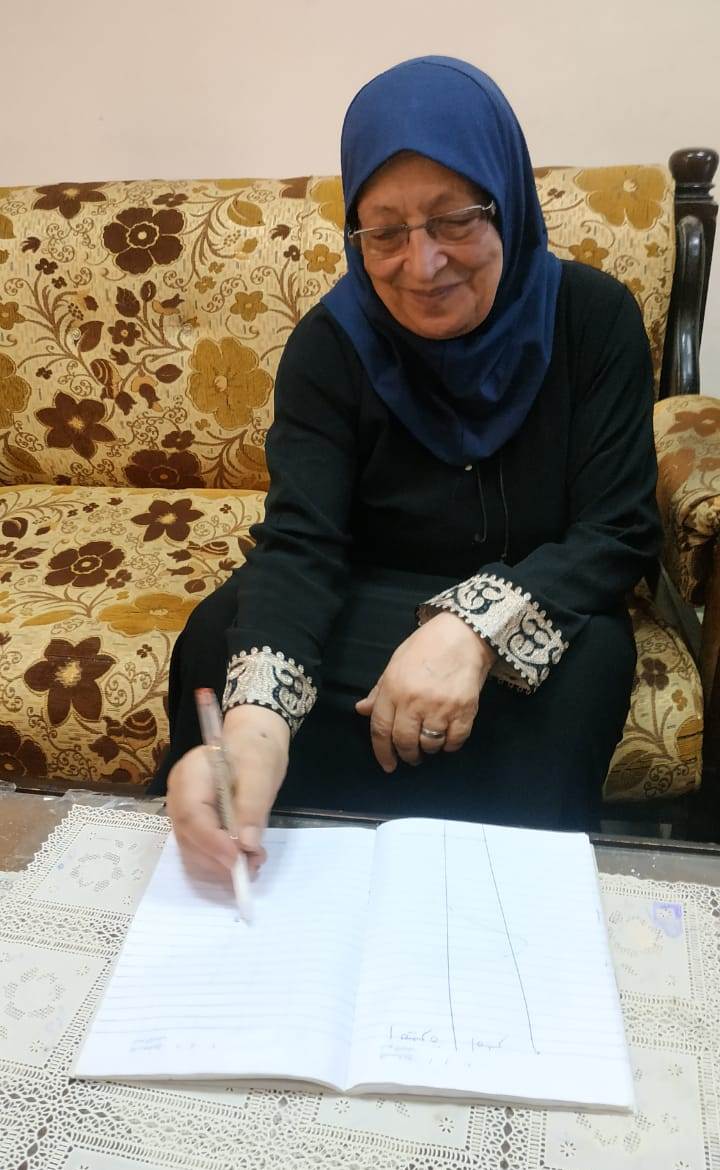 كبر السن لم يمنع سميرة رجب من التعلم كبر السن لم يمنع سميرة رجب من التعلم