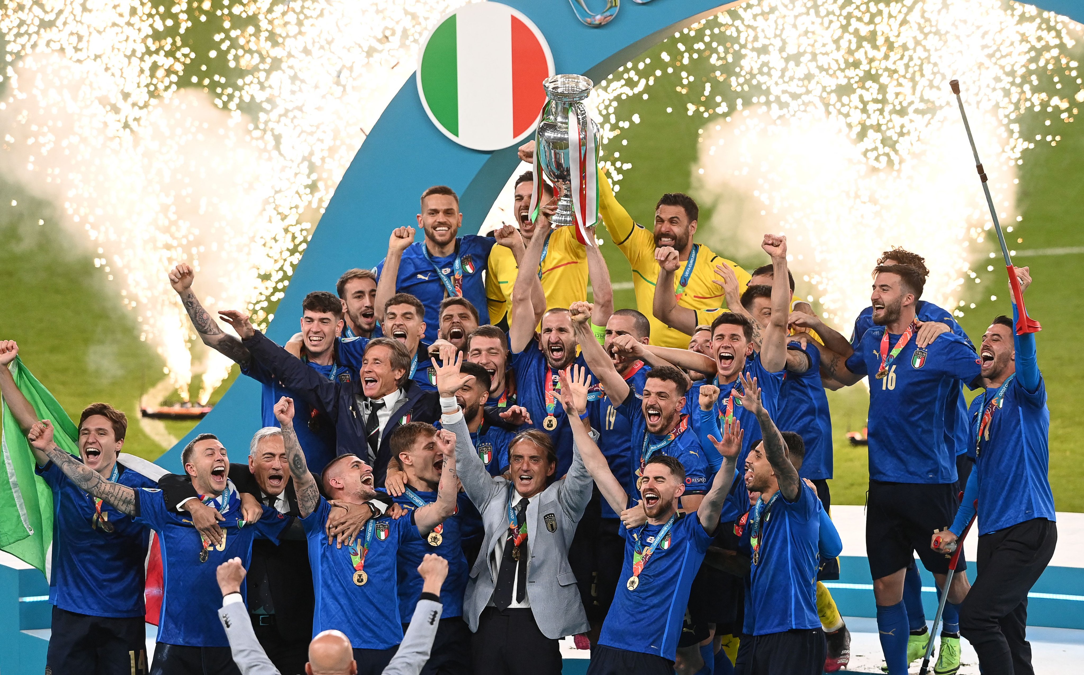 تتويج منتخب إيطاليا (3)