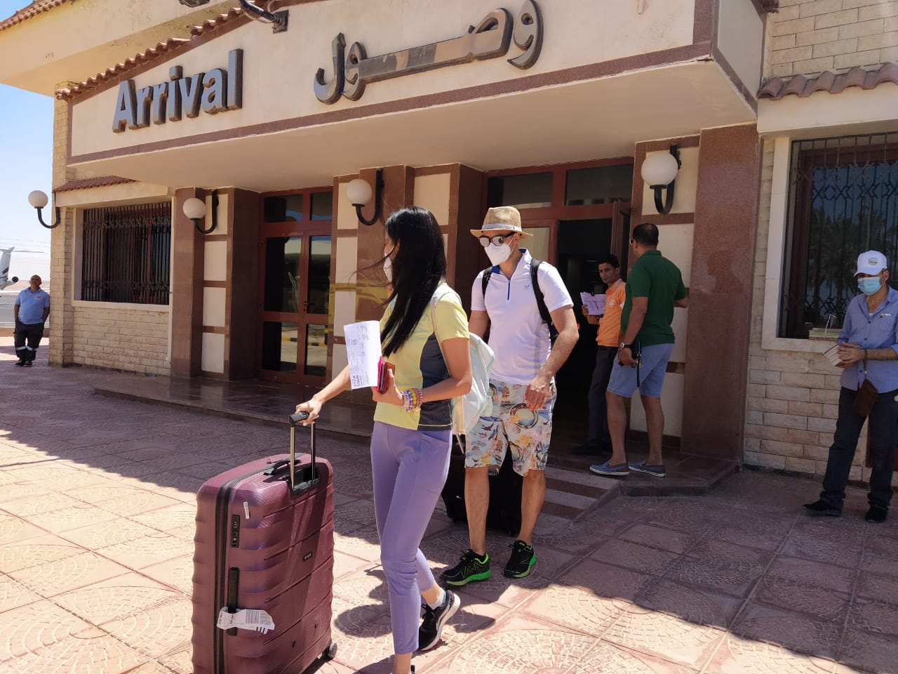 وصول السياح مطار مرسى مطروح