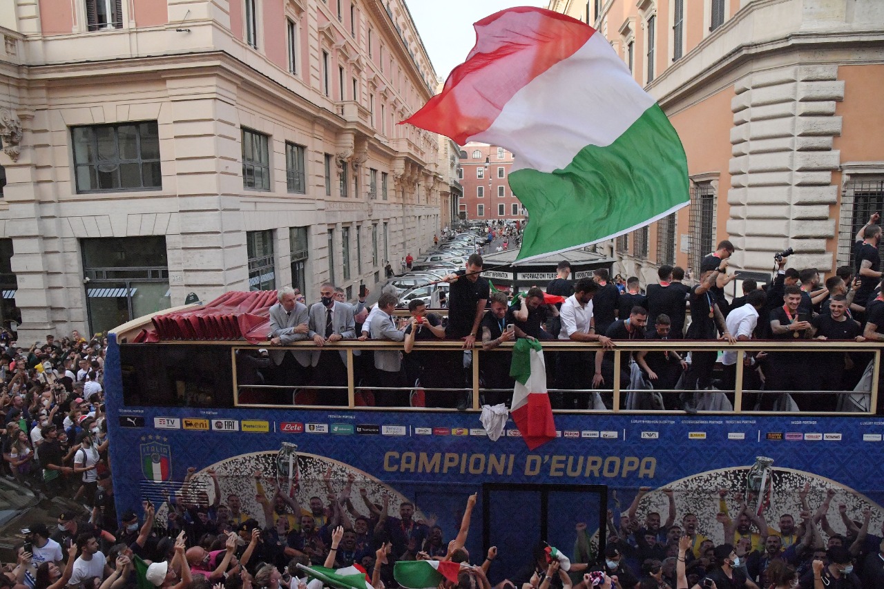 منتخب ايطاليا في شوارع روما (5)