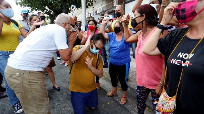 مظاهرات تدعم رئيس كوبا