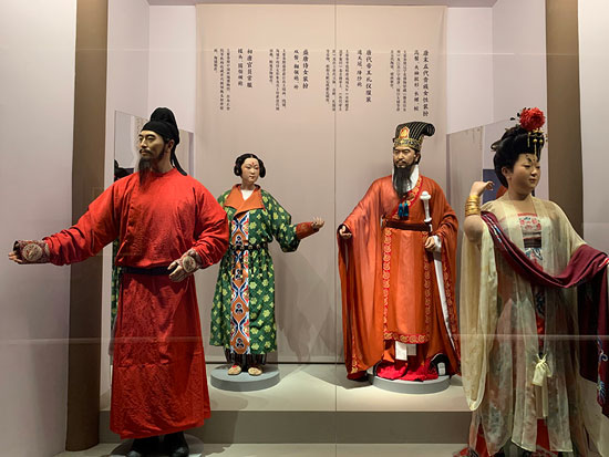 معرض ازياء المتحف الوطنى في الصين (1)