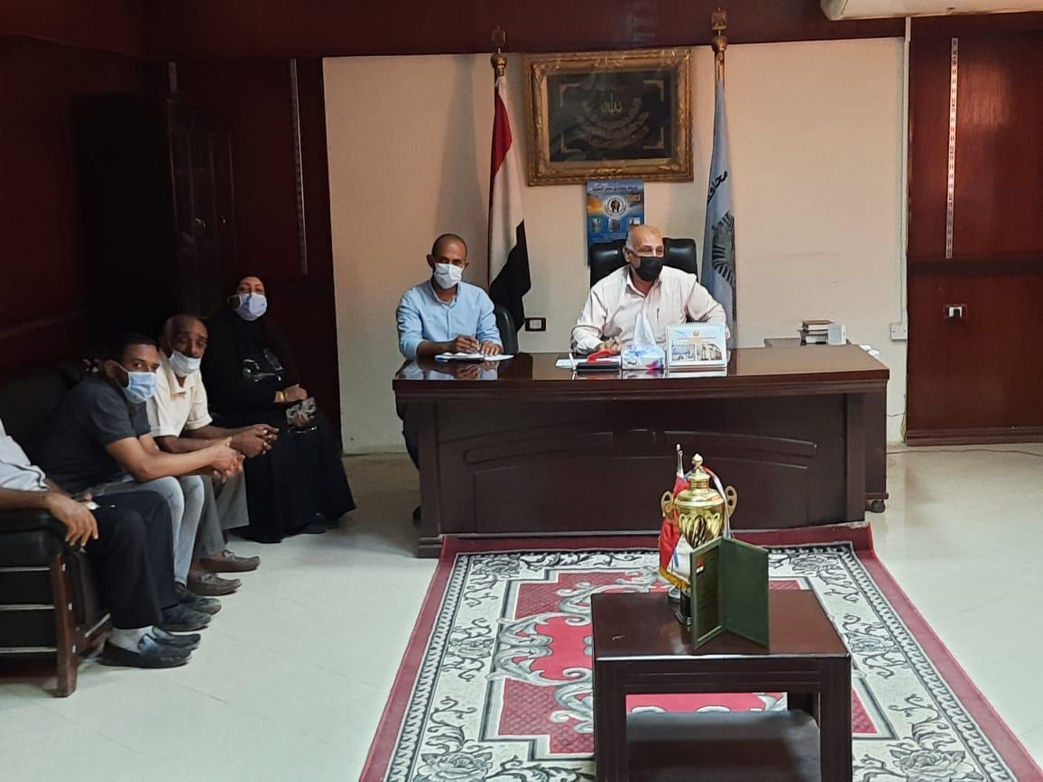 جانب من لقاء مناقشة مشروعات حياة كريمة بمدينة اسنا