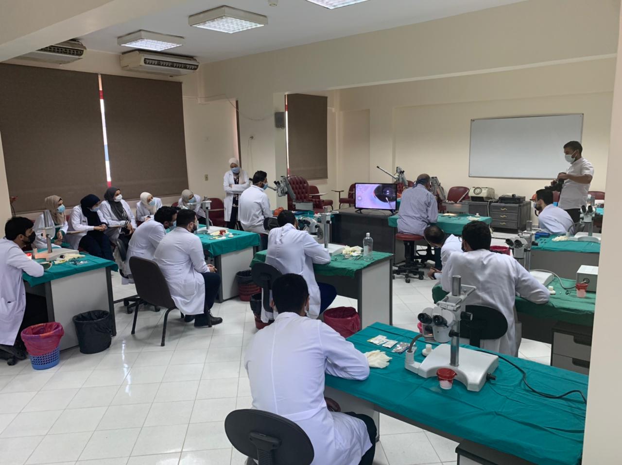 تفعيل التدريب على جراحات القرنية بمركز طب وجراحة العيون بجامعة المنصورة (6)