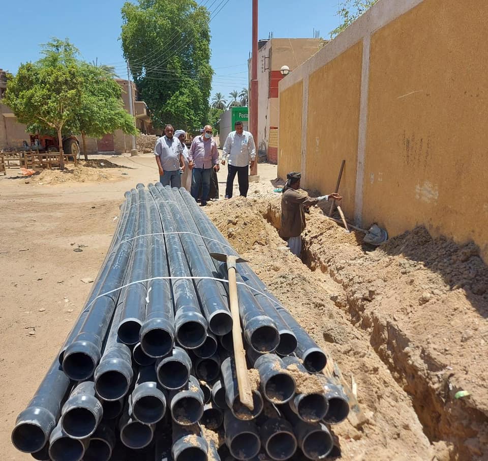 إحلال وتجديد شبكة مياه الشرب بقرية باويل بمدينة إسنا