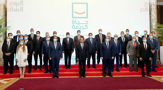  الرئيس عبد الفتاح السيسي اليوم مع مجموعة من رجال الأعمال المصريين (3)