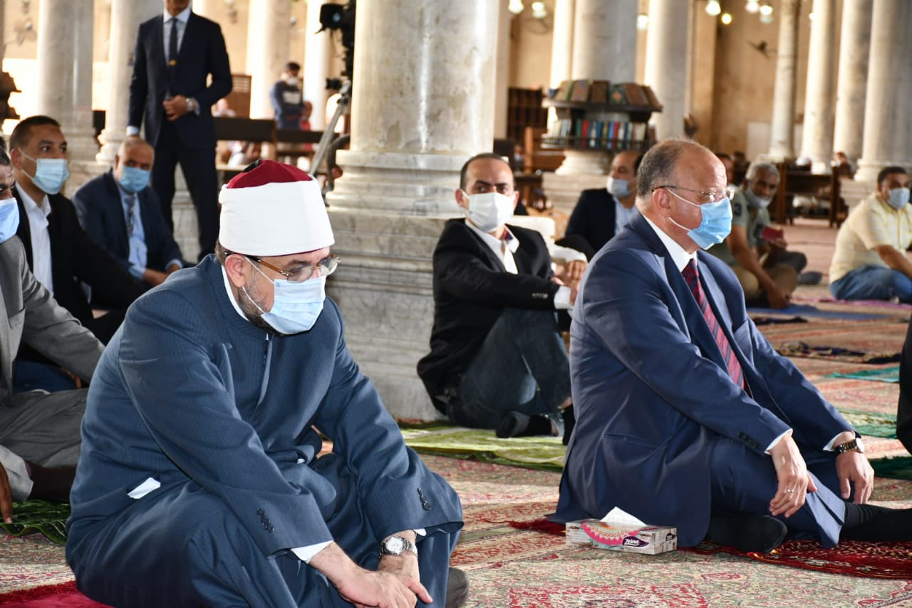 وزير الاوقاف ومحافظ القاهرة خلال صلاة الجمعة