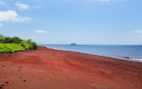شاطىء الرمال الحمراء