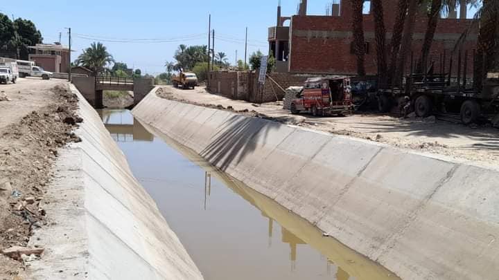 نجاح مشروعات تبطين الترع بمدينة الطود