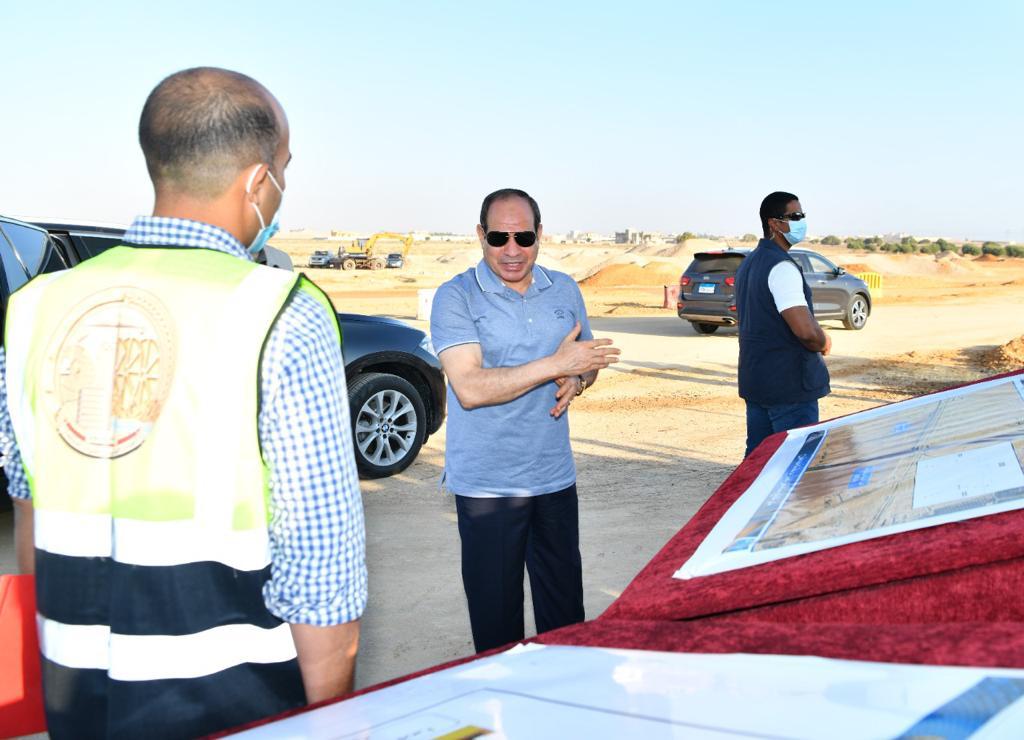 الرئيس السيسى يتفقد مشروعات تطوير شبكة محاور وطرق الساحل الشمالي (6)