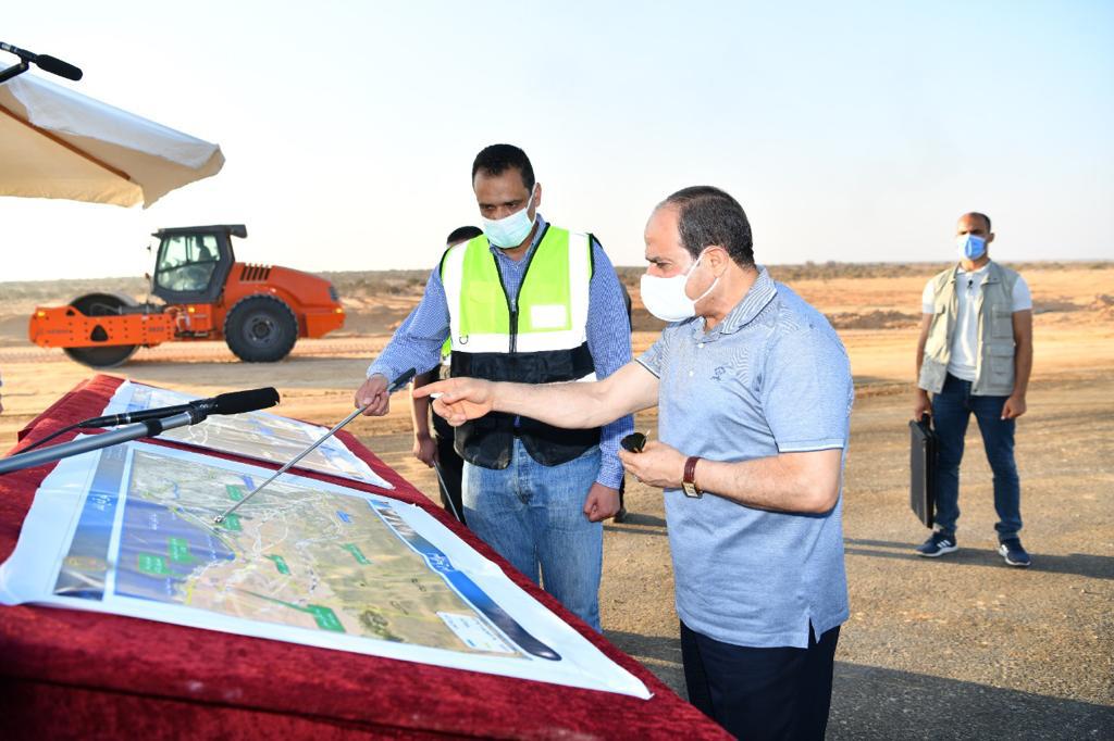 الرئيس السيسى يتفقد مشروعات تطوير شبكة محاور وطرق الساحل الشمالي (2)