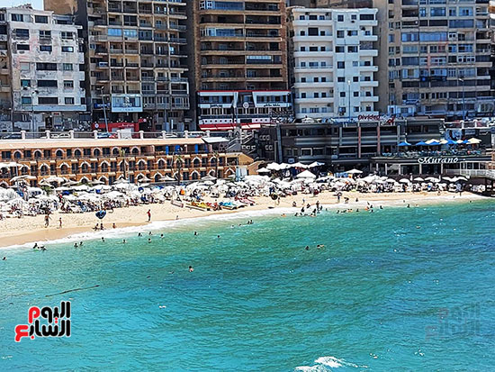 الاستمتاع-على-شواطئ-الاسكندرية-(2)