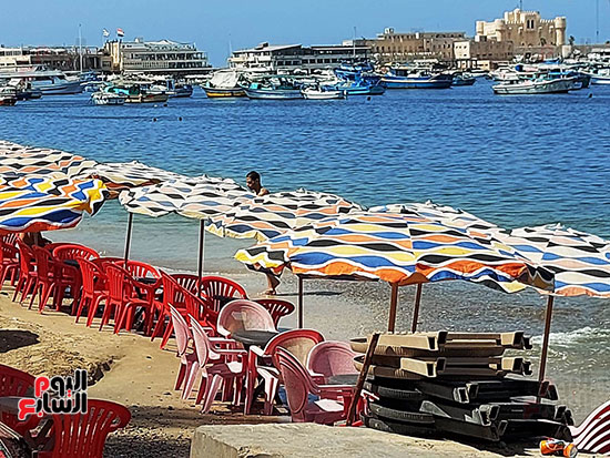 الشماسى-والكراسى-على-الشواطئ-بالاسكندرية