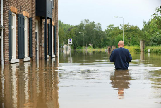 هولندا فيضانات (1)