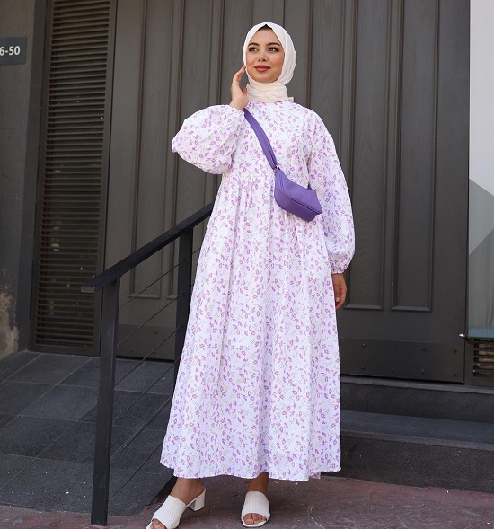 أفكار لارتداء الفساتين الماكسي الفلورية في العيد (3)
